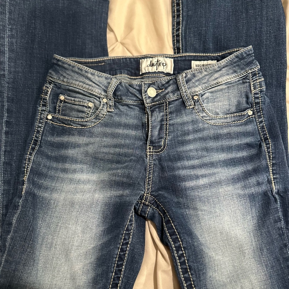 Daytrip Women's Boot Cut Jeans - Faded Medium Blue Wash